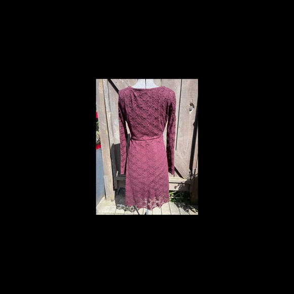 Billabong burgundy lace dress - Picture 2 of 2